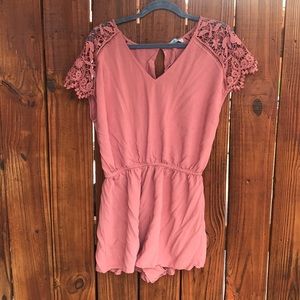 Pink romper. Size xl. Crochet sleeves.